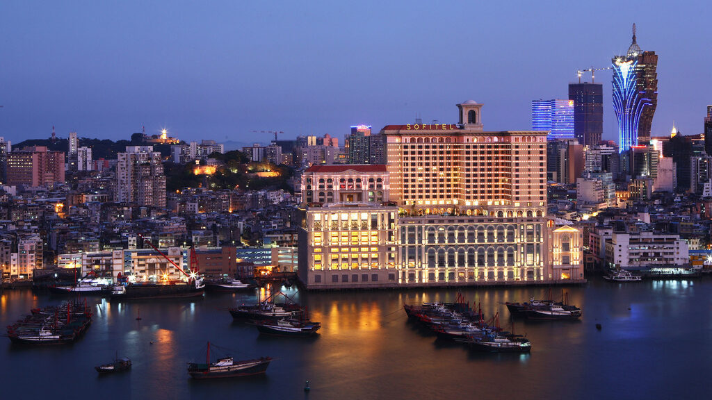 Ponte 16 (27만 ft²)