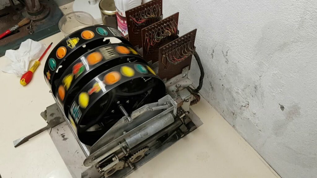 최초의 전자식 슬롯