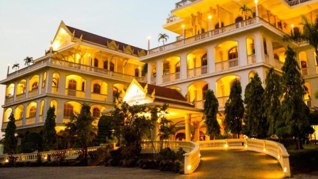 참파삭 팰리스 호텔