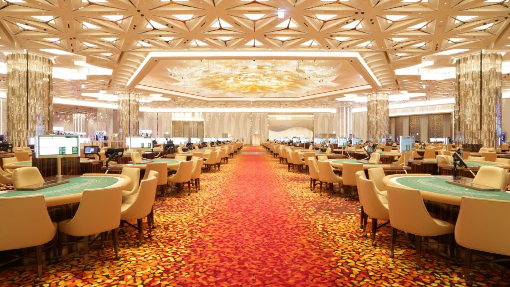 몰려드는 관광객으로 북새통을 이루는 드림타워카지노