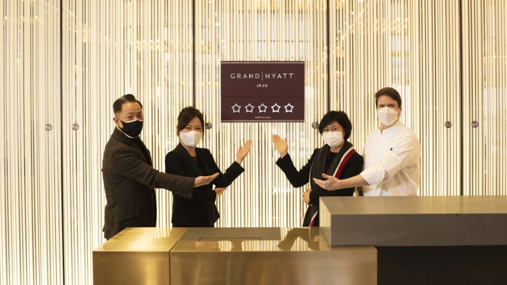 실적 청신호에 롯데관광개발 주가도 들썩