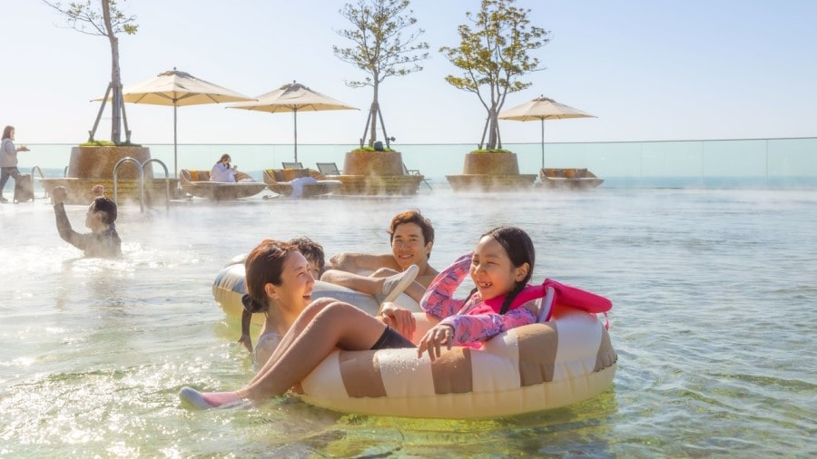 외국인 관광객 증가에 힘 입은 기록적인 성과