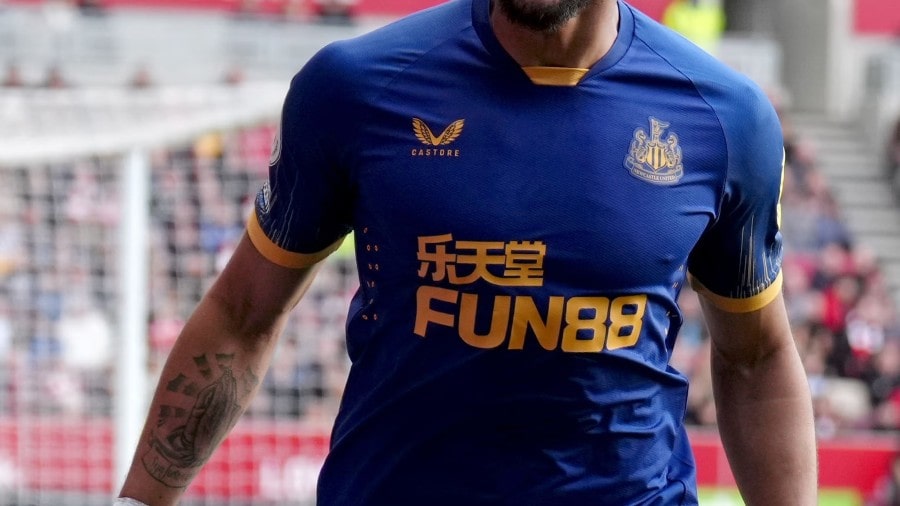 2026년부터 유니폼 광고를 금지하는 EPL과 상반된 행보