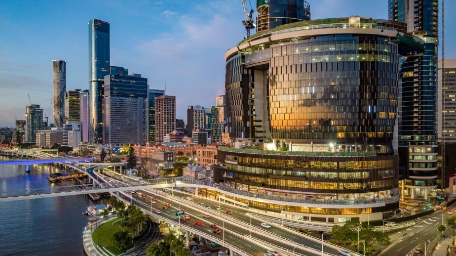 결국 야심작 퀸스 워프 리조트마저 손실 머금고 매각