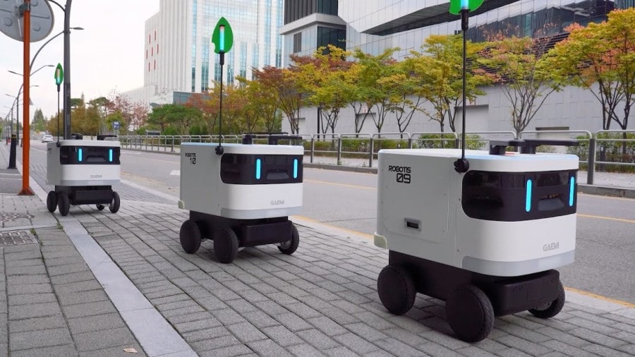 로보티즈의 실외 배송 서비스 로봇 '일개미'