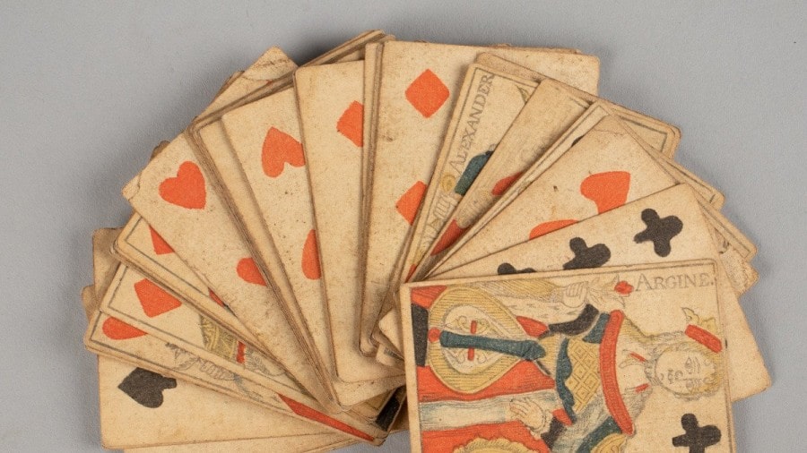 버려진 폐카드를 재활용할 수 있는 방법을 연구 중인 해외 카지노