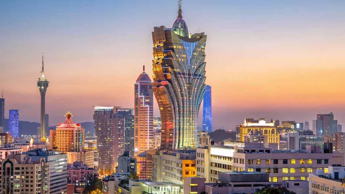 마카오, 카지노 허브에서 복합 관광 도시로