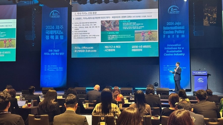 기조 연설 발표 중인 김현환 전 문화체육관광부 제1차관